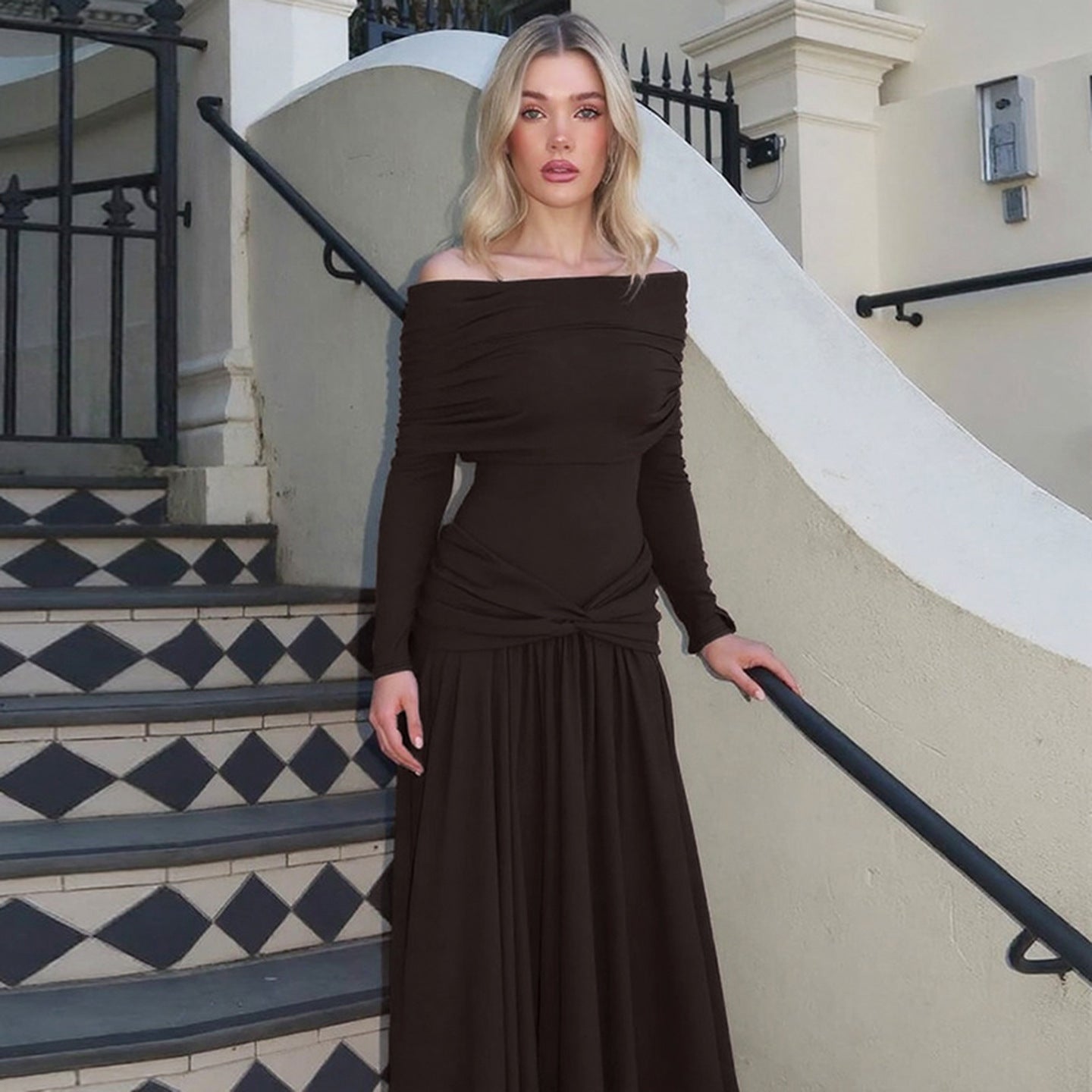 Damen Elegantes Langkleid mit gekreuztem Tailleneinsatz und schulterfreiem Ausschnitt R&B