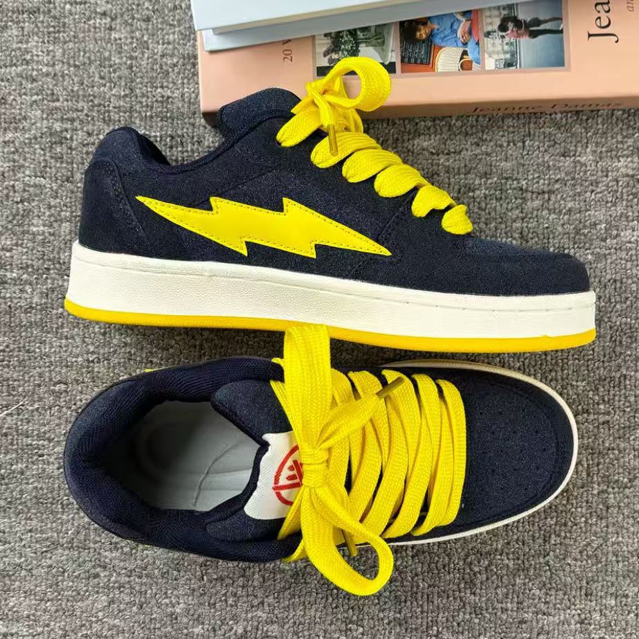 Damen Sportliche Sneakers mit auffälligem Blitz-Design