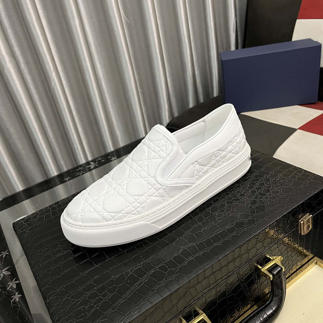 Damen Slip-On Sneakers mit eleganter Steppoptik und rutschfester Sohle R&B