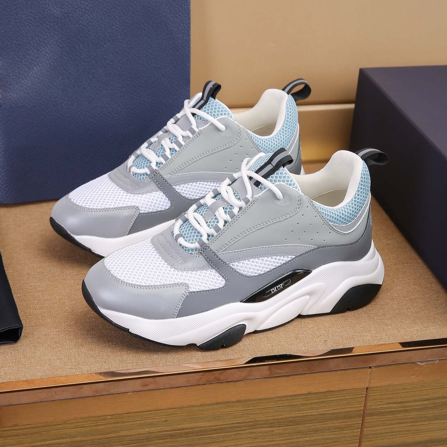 Damen Komfortable Trend Sneakers mit atmungsaktiver Mesh-Oberfläche von R&B