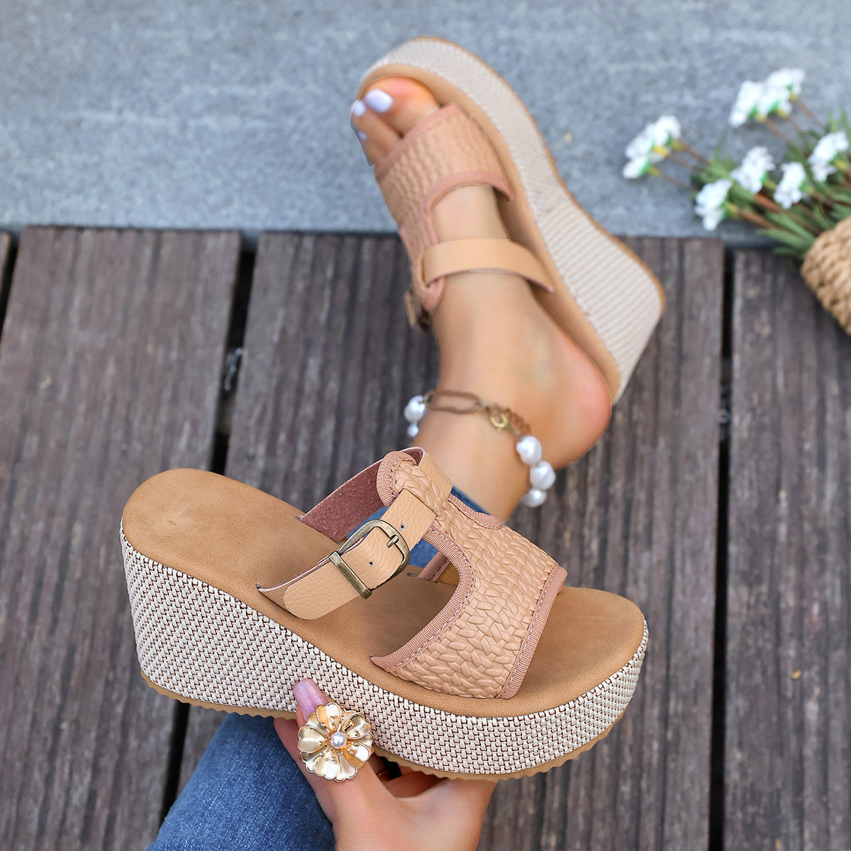 Damen Wedge-Pantoletten mit raffinierten Riemen und bequemer Sohle R&B