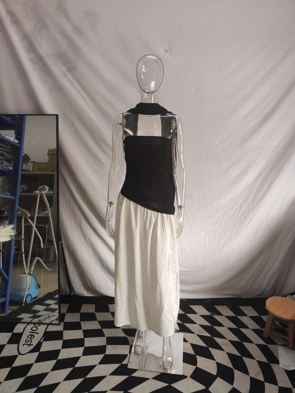 Damen Maxikleid mit schulterfreiem Design und dekorativem Wickelausschnitt R&B