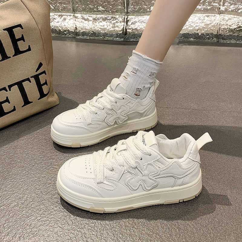 Damen Sneakers im modernen Floral-Design