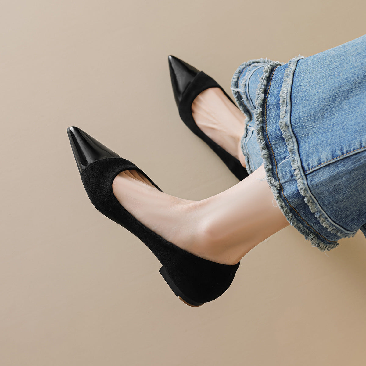 Damen elegante Ballerinas mit spitzem Zehendesign und schimmerndem Lackeinsatz