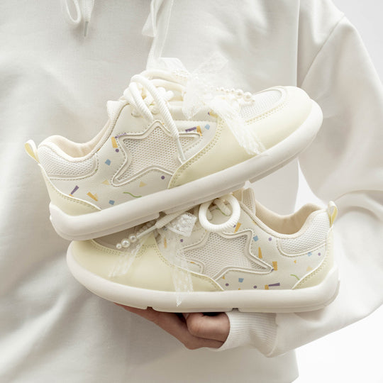 Damen Sneakers mit verspieltem Sternen-Muster und perlenverzierten Schnürsenkeln R&B