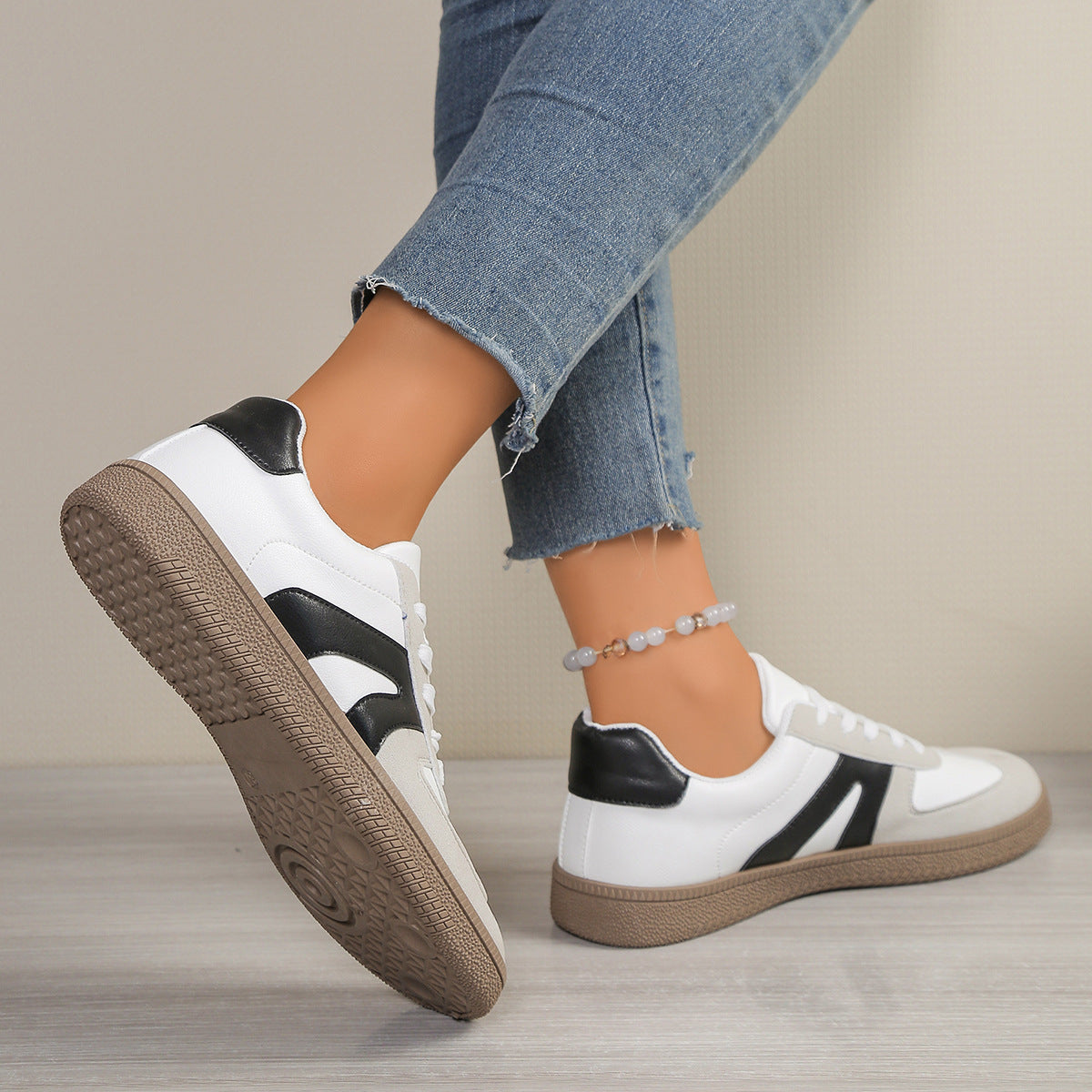 Damen Sneakers im modernen Design mit leicht gepolsterter Laufsohle R&B