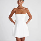 Damen Cocktailkleid mit schulterfreiem Design und perlenverziertem Saum