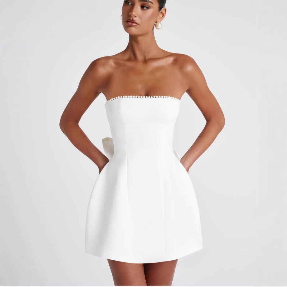 Damen Cocktailkleid mit schulterfreiem Design und perlenverziertem Saum