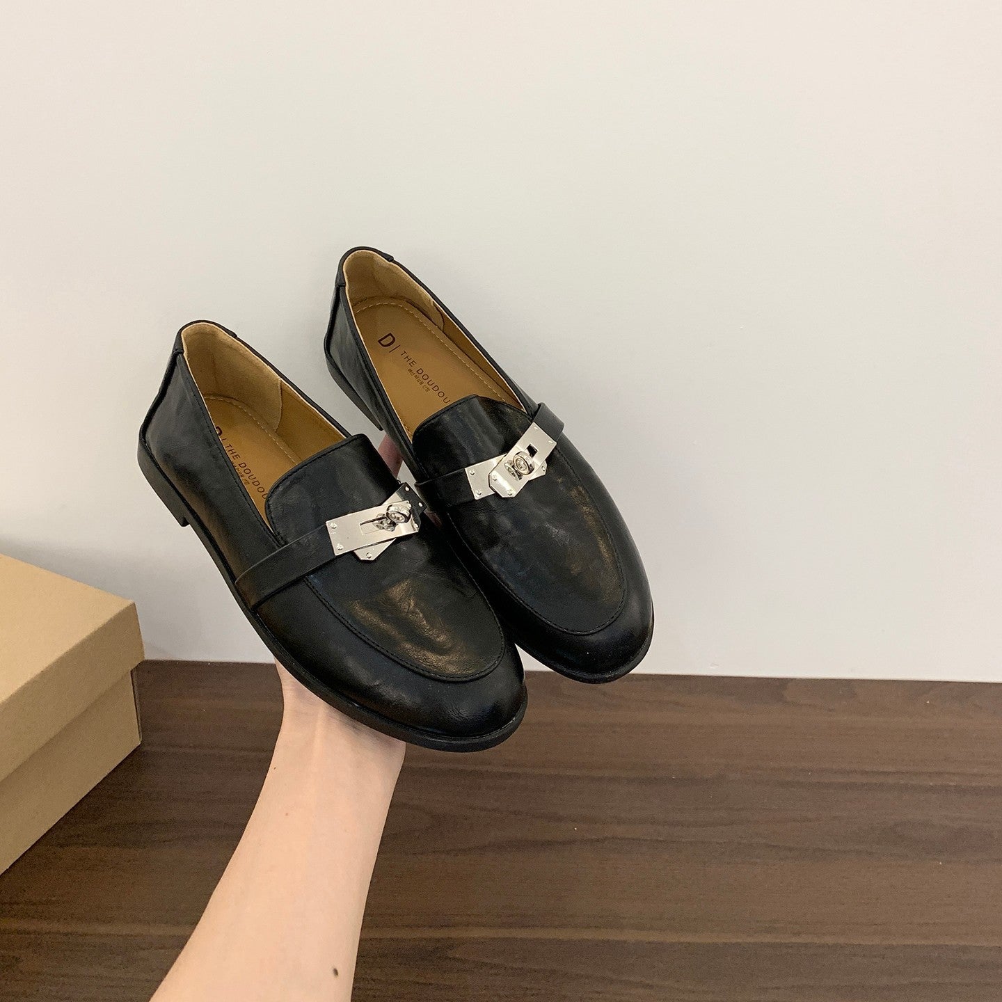 Damen elegante Mokassins mit modischem Schnallenakzent R&B