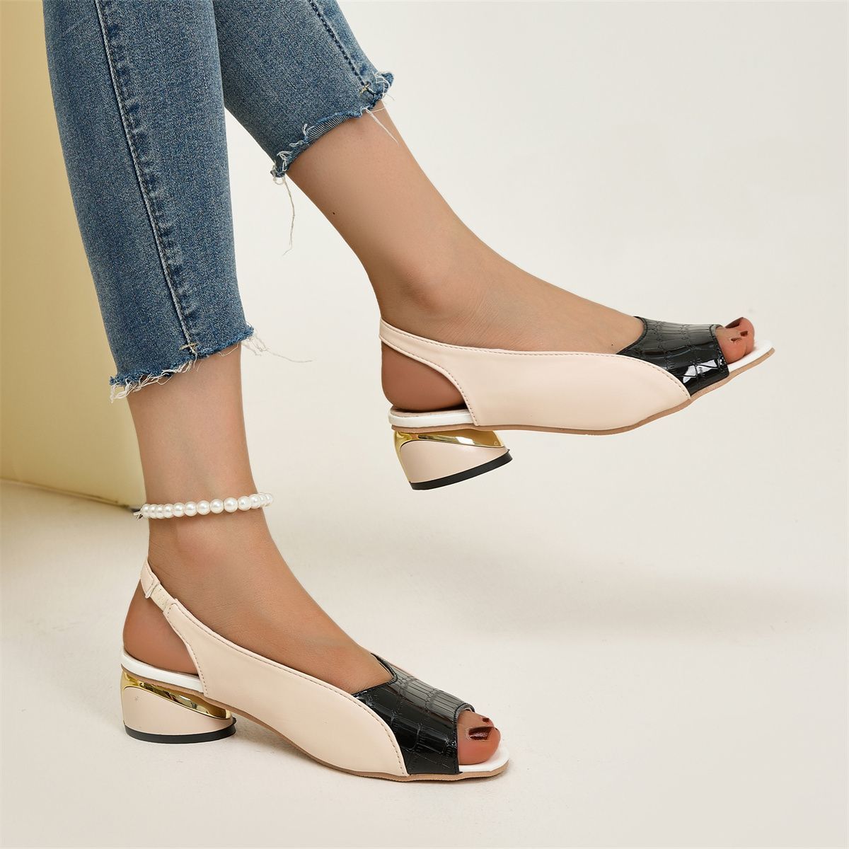 Damen Elegante Slingbacks mit modischem Blockabsatz und glänzenden Akzenten