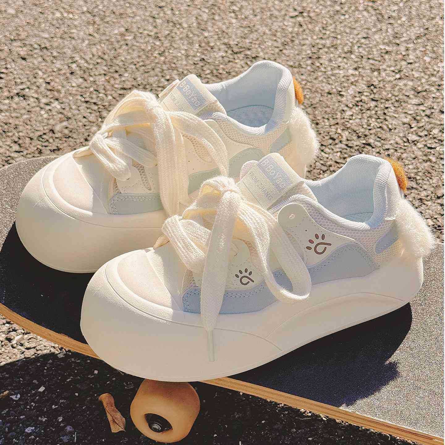 Damen Sneaker mit plüschiger Fütterung und flexiblen Schnürsenkeln