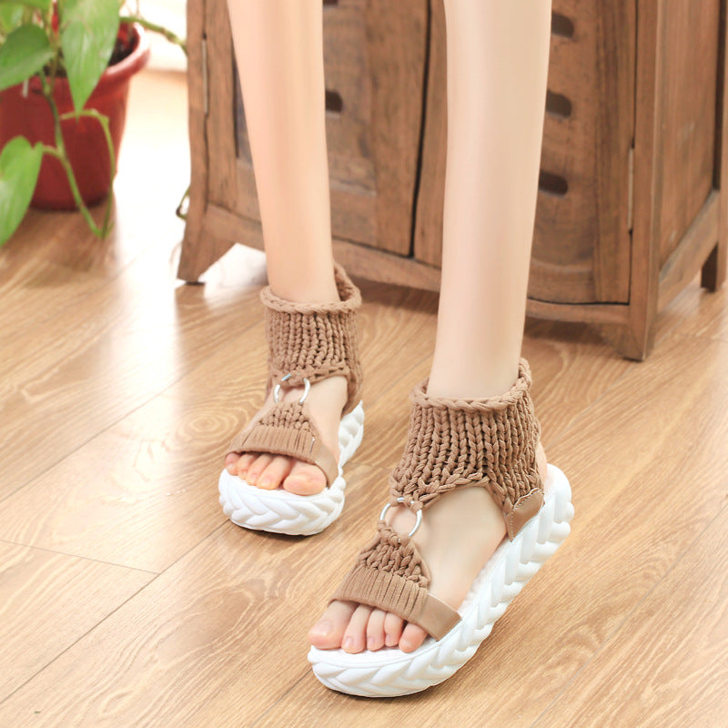 Damen Wedge-Sandalen mit innovativem Riemendesign und komfortabler Sohle R&B