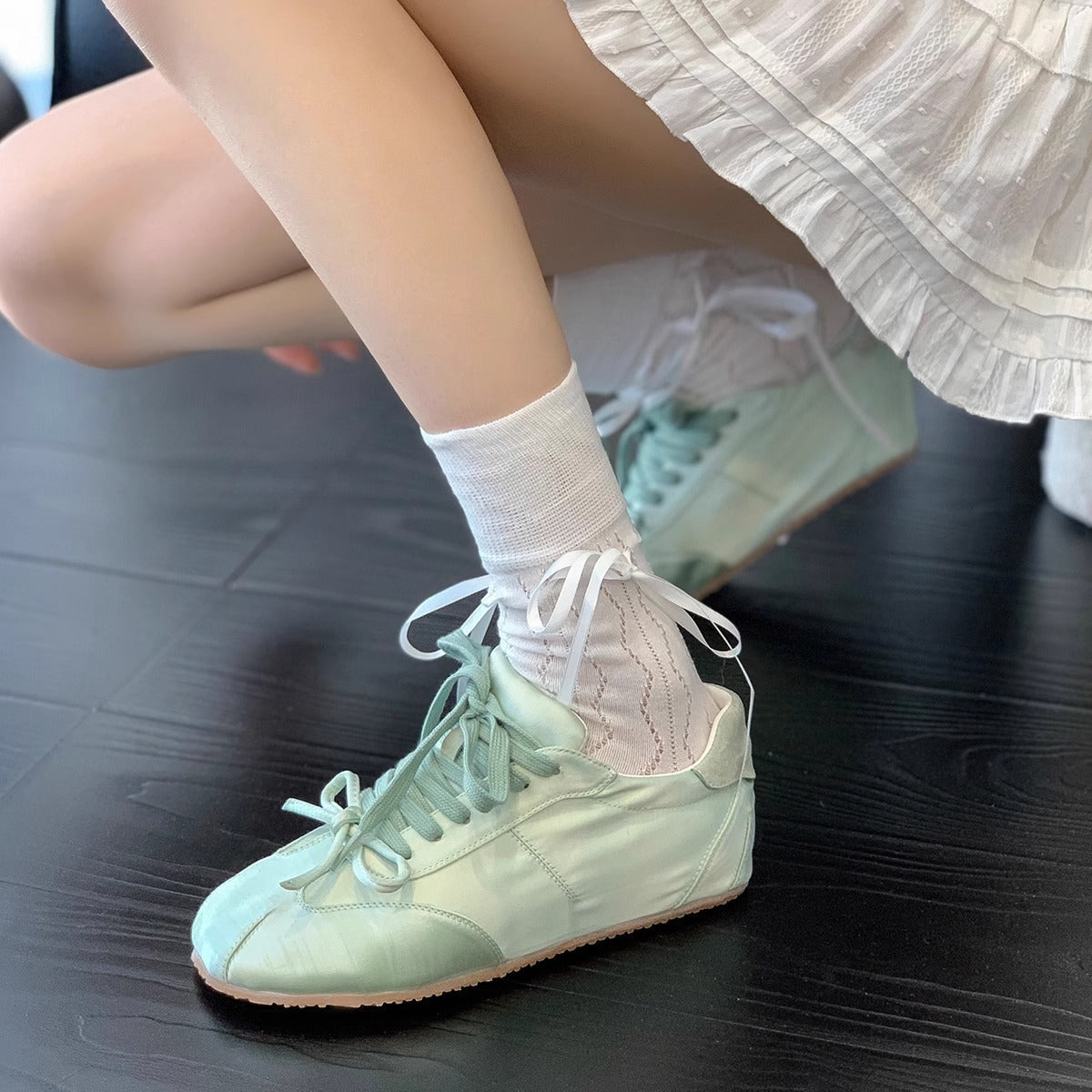 Damen Sportliche Sneakers mit eleganten Schnürdetails R&B