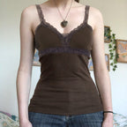 Damen Spitzen-Trägertop mit elegantem Design und zarten Rüschen R&B