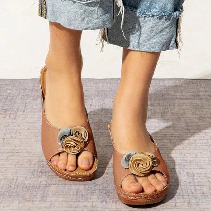 Damen Wedge-Pantoletten mit floralen Akzenten und gepolsterter Sohle R&B