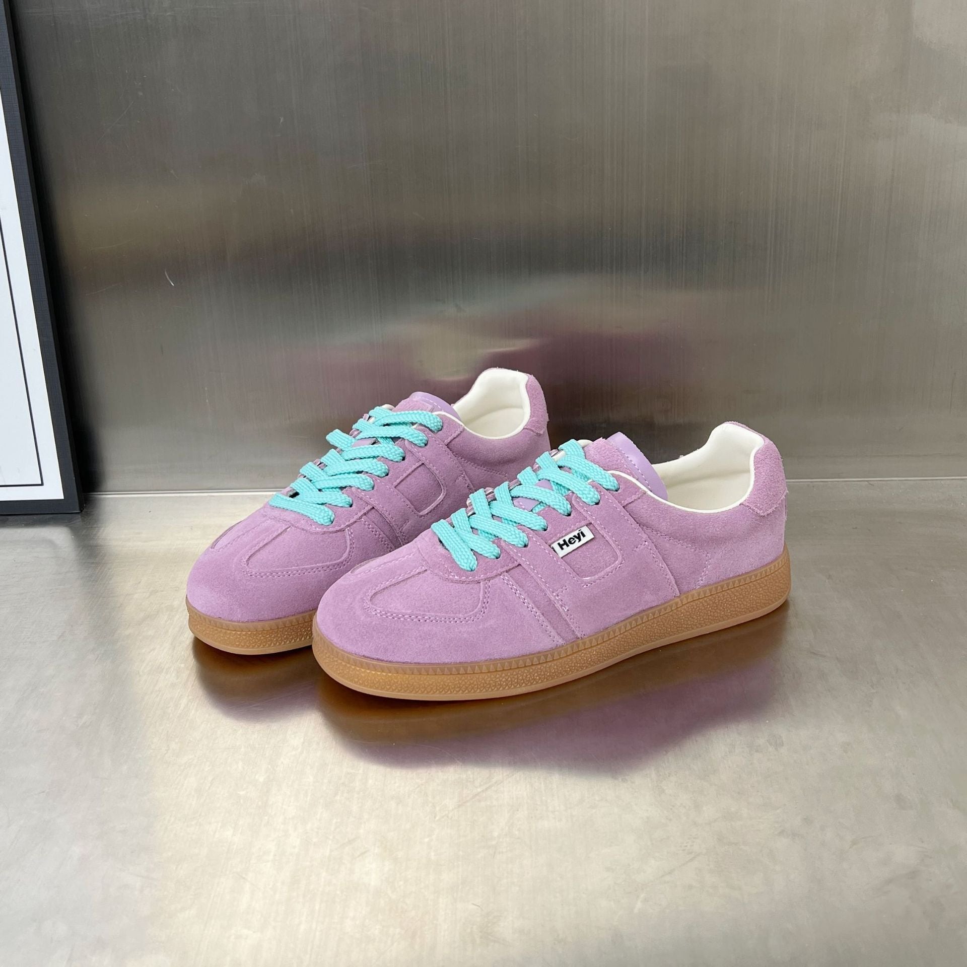 Damen Sportliche Sneaker aus weichem Wildleder mit modischem Schnürdesign R&B
