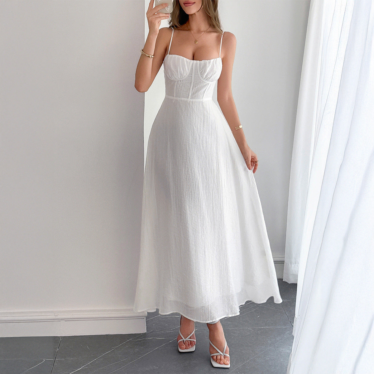 Damen Sommerliches Maxikleid mit verstellbaren Trägern und taillierter Passform R&B