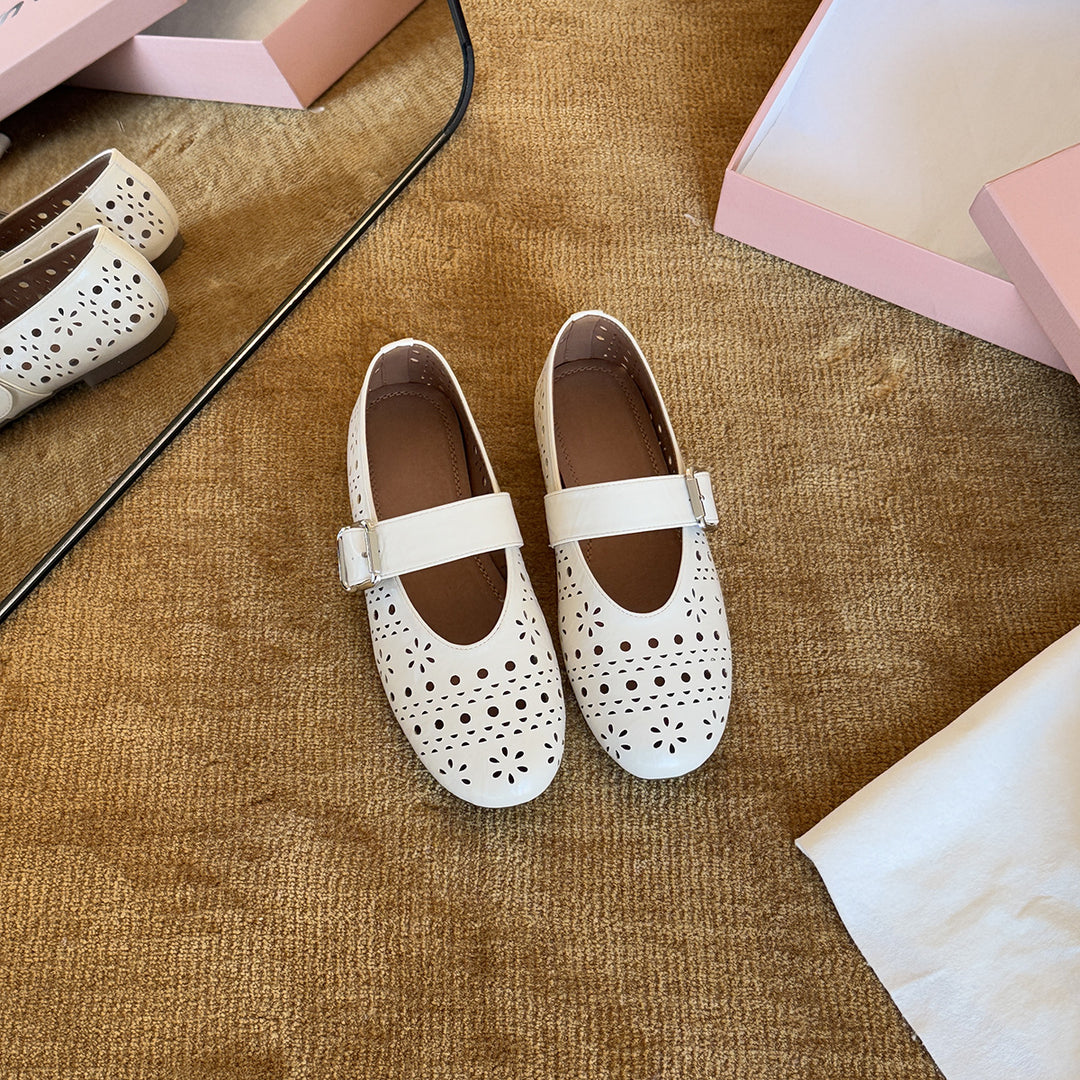 Damen Elegante und verspielte Ballerinas mit dekorativen Lochmustern und Riemchen R&B