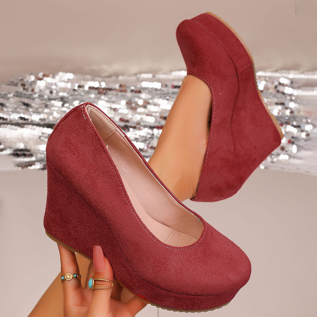 Damen Wedge-Pumps mit zierlichem Riemen und glänzendem Akzent R&B