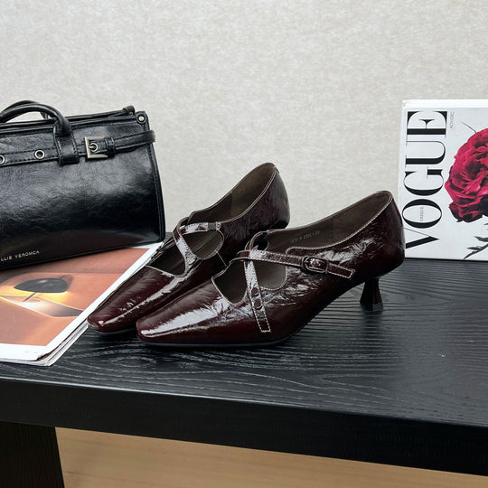 Damen elegante Ballerina Schuhe mit verstellbarem Riemen und glänzendem Obermaterial R&B