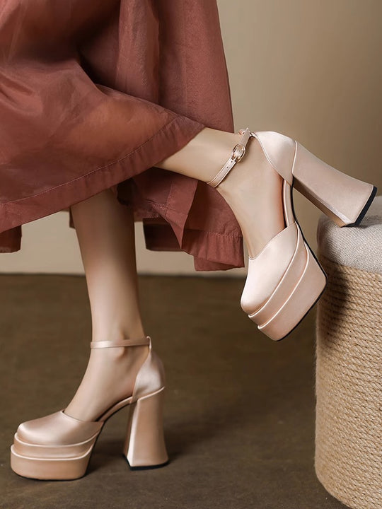 Damen Plateau-Pumps mit modernem Design und elegantem Knöchelriemen R&B