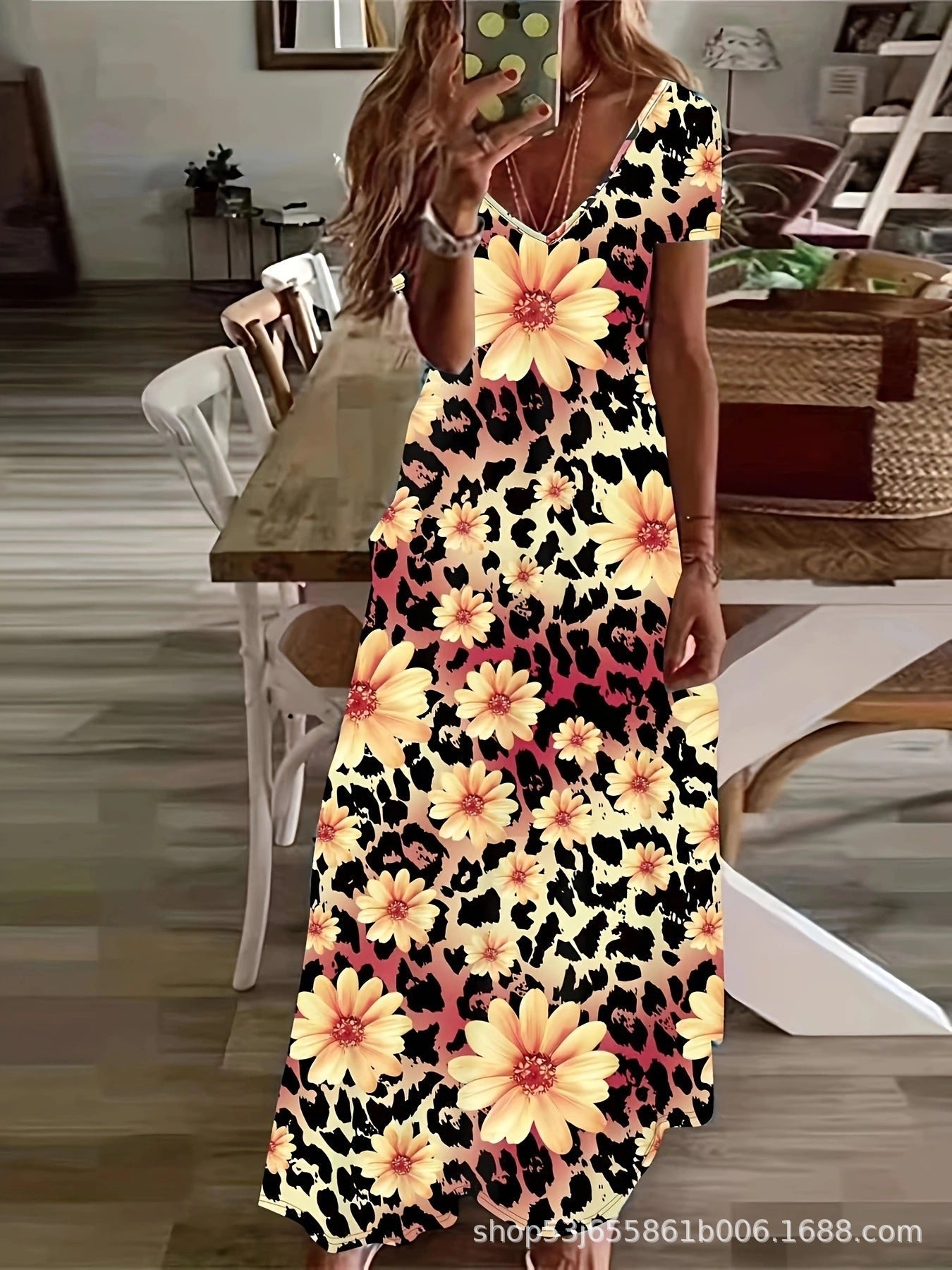 Damen Maxikleid mit stilvollem Blumen- und Tiermotiv