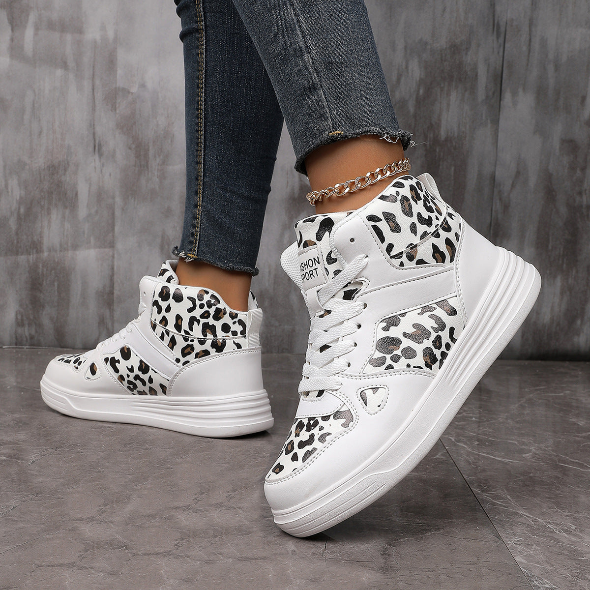 Damen Sneaker mit modischem Leopardenmuster und hoher Sohle