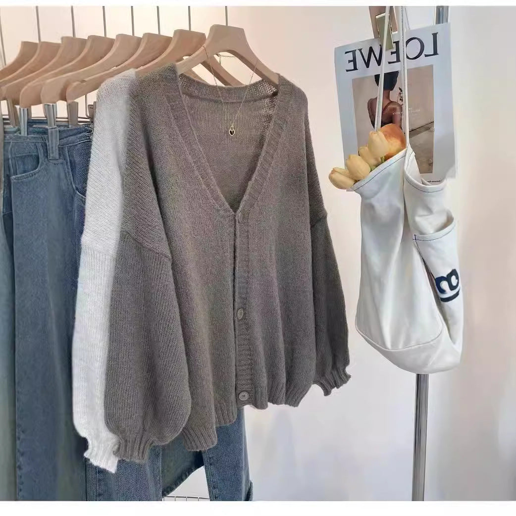 Damen Flauschiger Strickcardigan mit voluminösen Ärmeln und Knopfdetails R&B