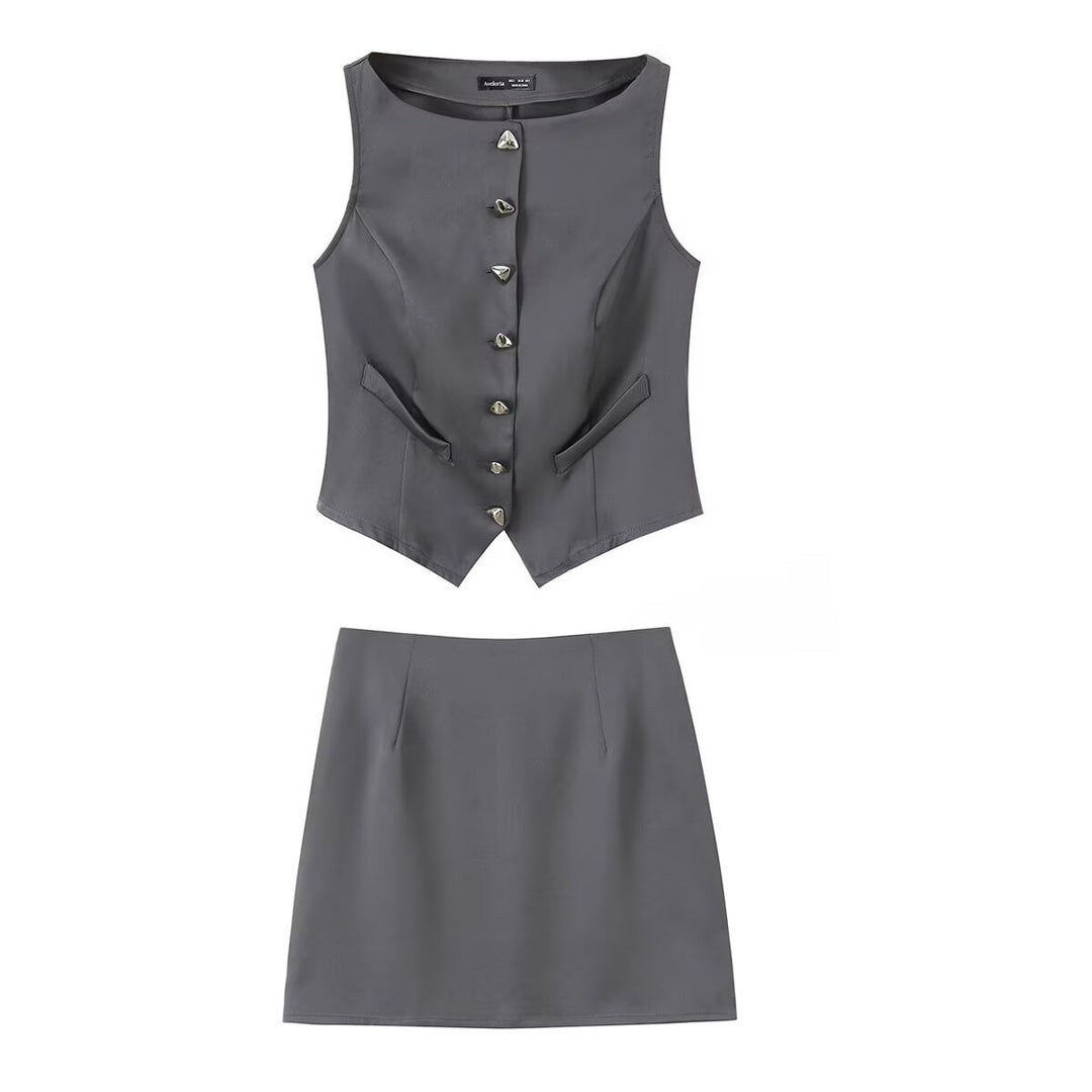 Damen-Set aus tailliertem Weste und kurzem Rock mit eleganten Knopfdetails R&B