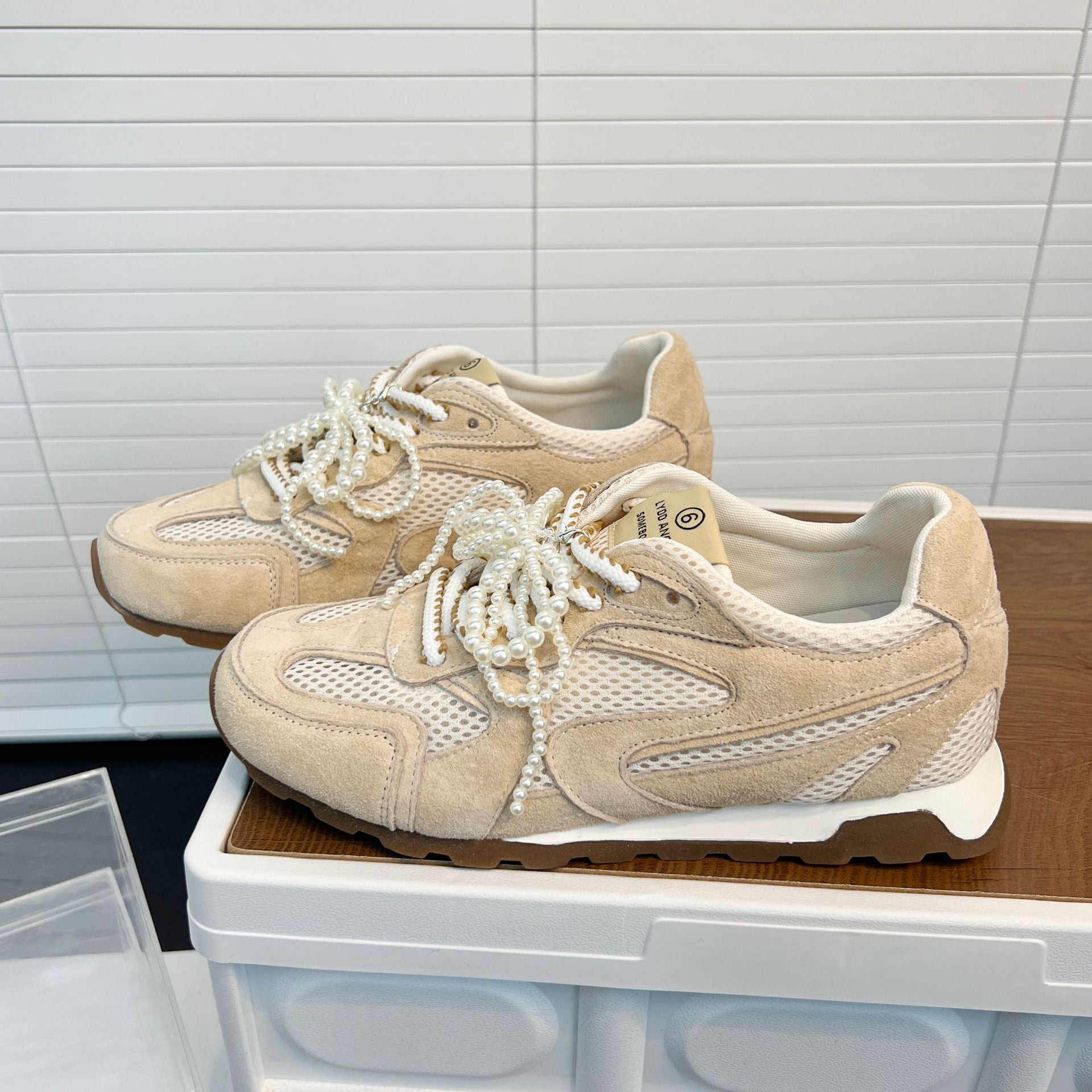 Damen Komfortable Sneakers mit innovativer Mesh-Oberfläche und dekorativen Perlenapplikationen R&B