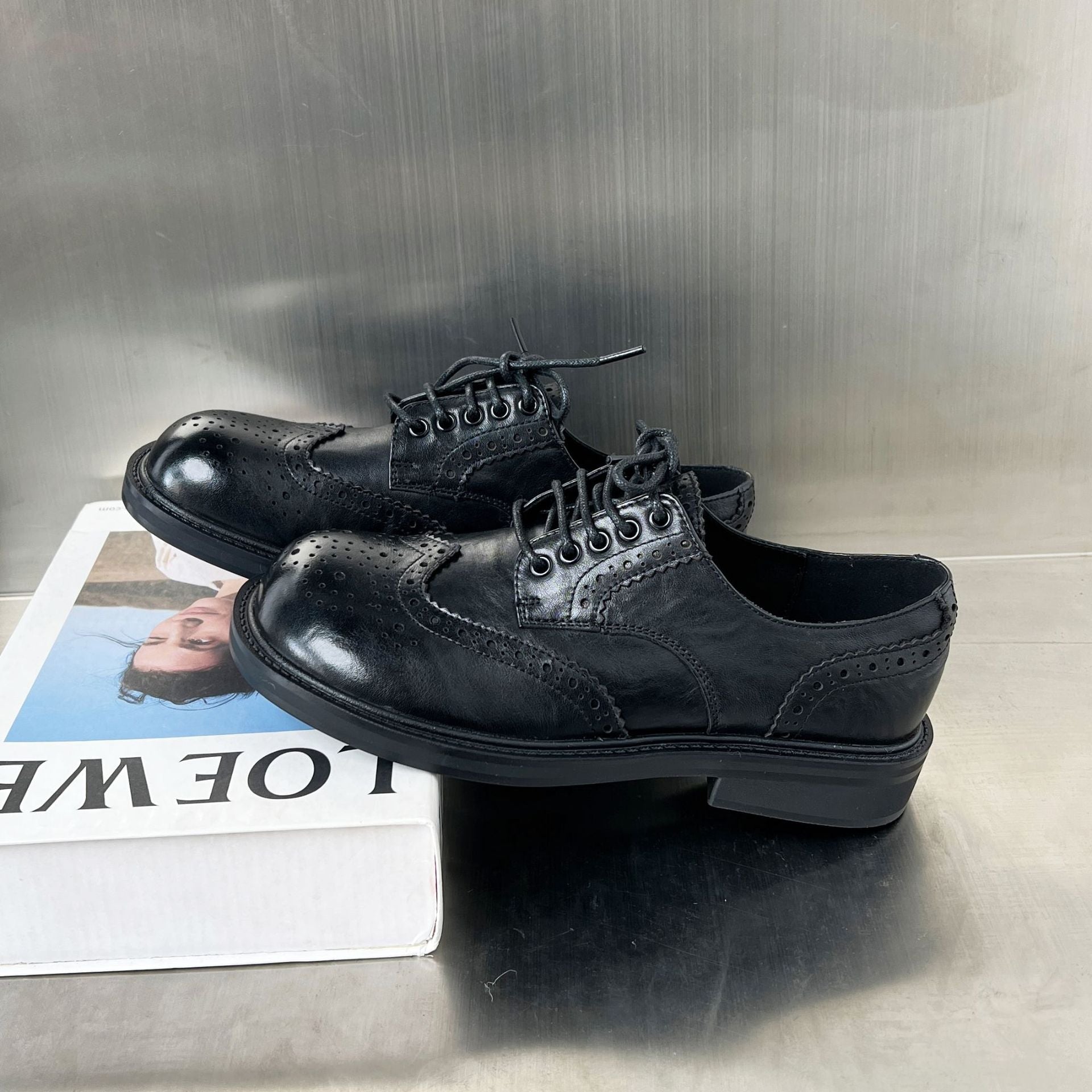 Damen elegante Brogues mit feinem Leder und klassischem Lochdesign R&B