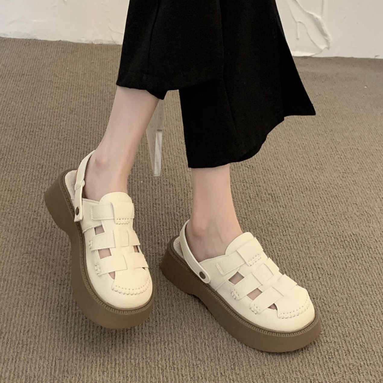 Damen Plateau-Sandalen mit modischem Riemendesign und ergonomischer Sohle