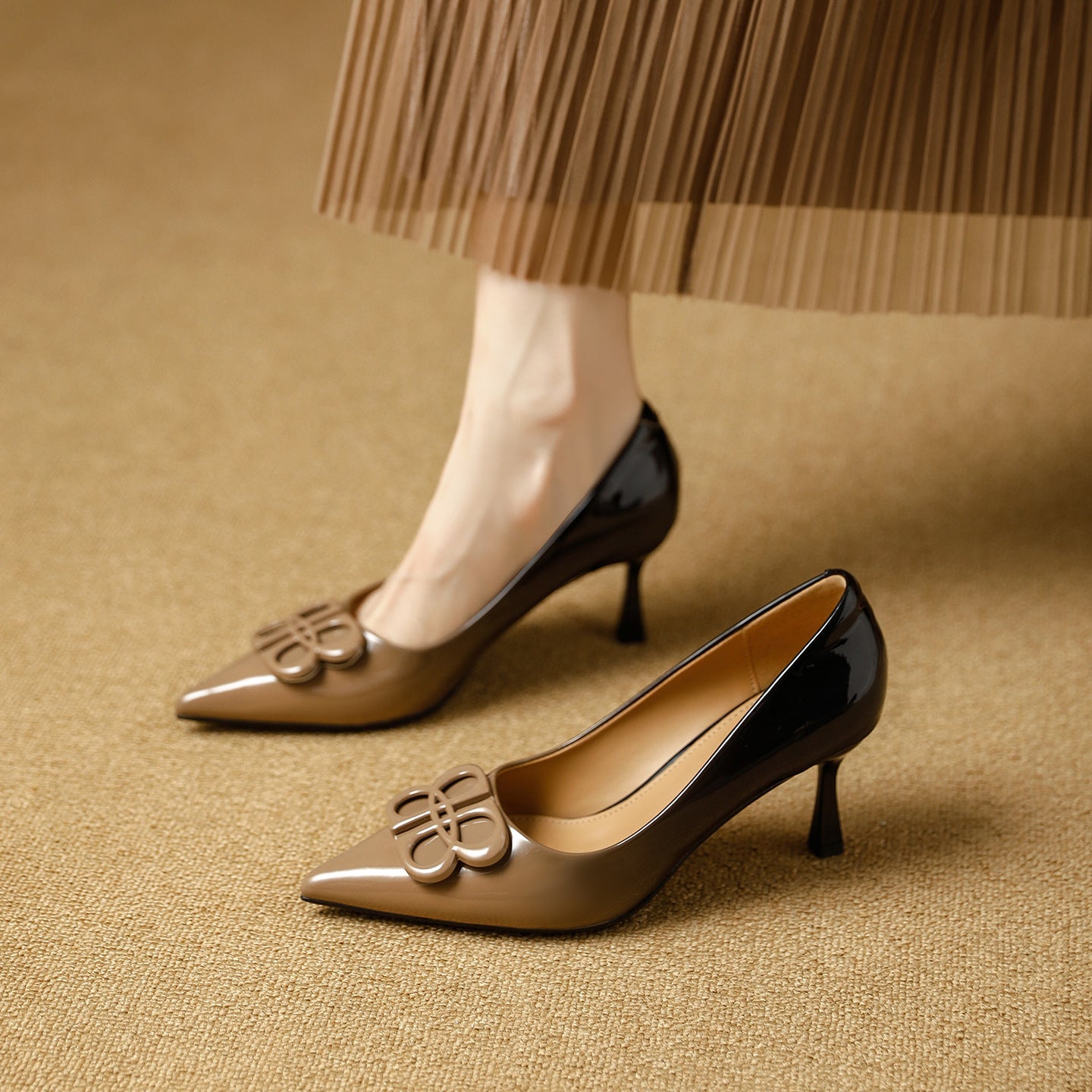 Damen Elegante spitze Pumps mit glamourösem Schleifenakzent