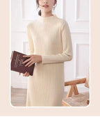 Damen Strickkleid mit feiner Rippstruktur und hohem Kragen R&B
