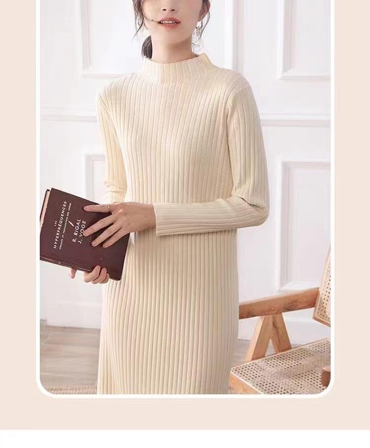 Damen Strickkleid mit feiner Rippstruktur und hohem Kragen R&B