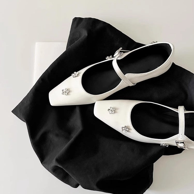 Damen Ballerina-Schuhe mit verziertem Riemen und glänzenden Applikationen