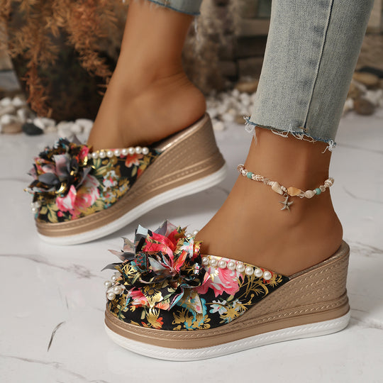 Damen Wedge-Pantoletten mit floralem Design und eleganten Perlenakzenten R&B