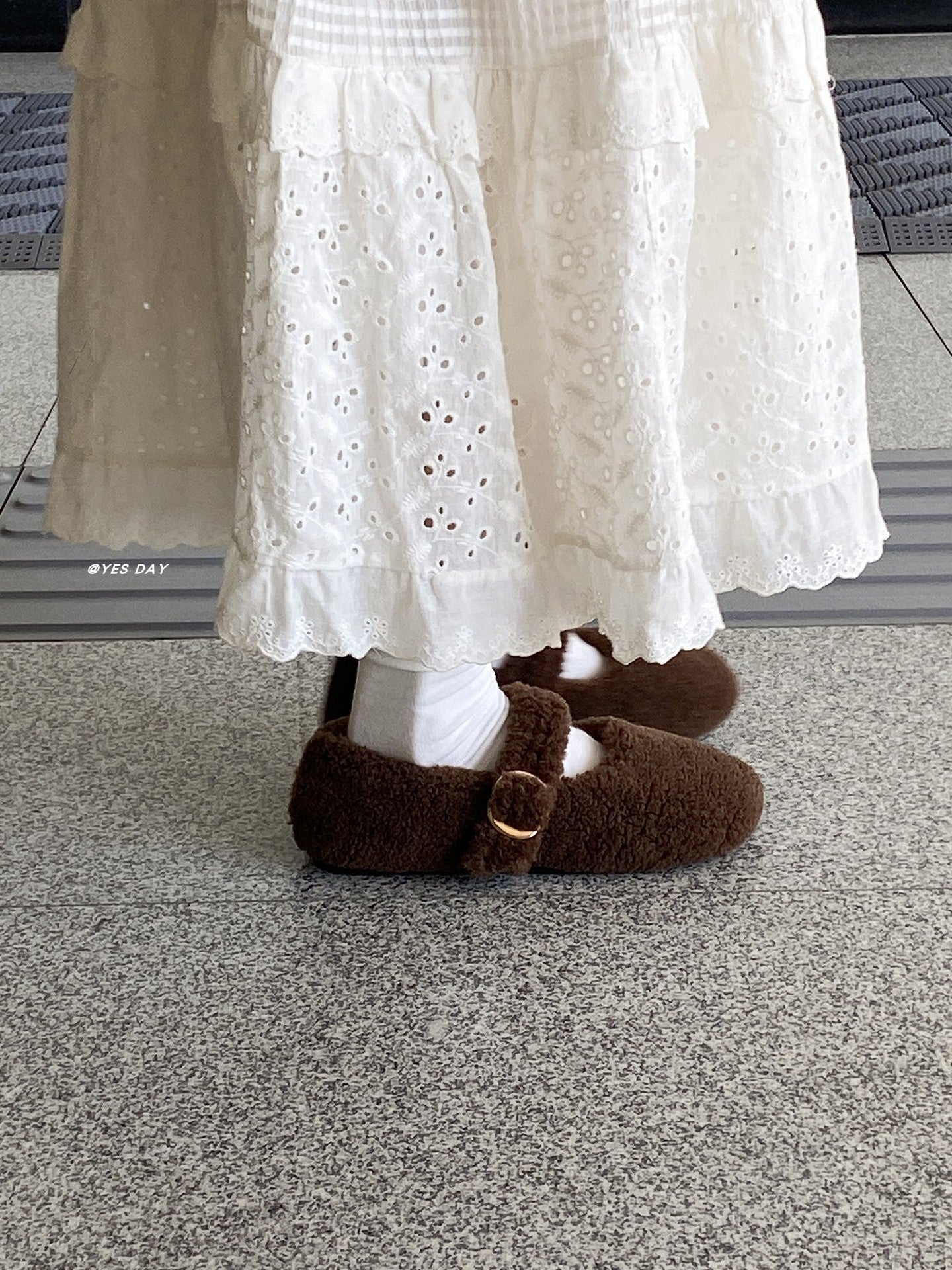 Damen Flauschige Hausschuhe mit eleganter Schnallen-Applikation R&B
