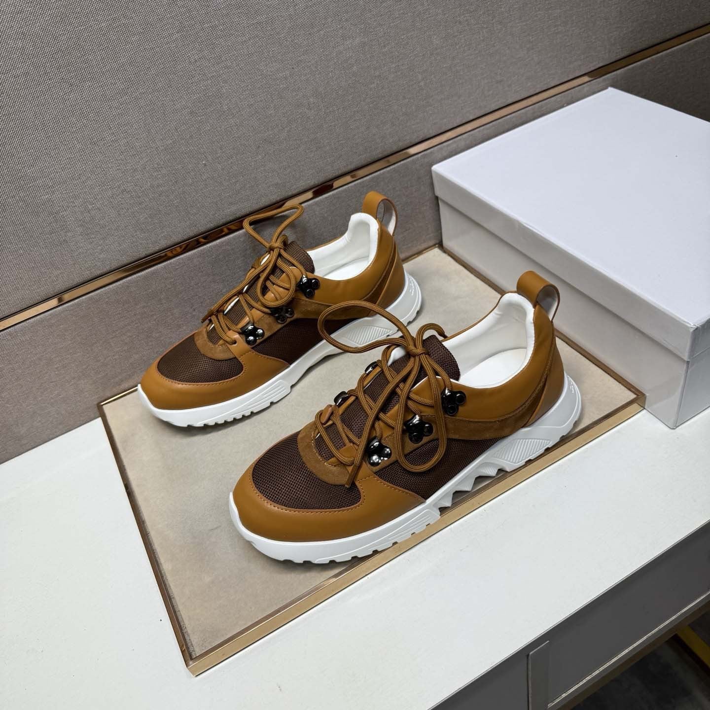 Damen Sportliche Sneaker mit innovativem Hochleistungsprofil und atmungsaktiver Oberflächenstruktur R&B