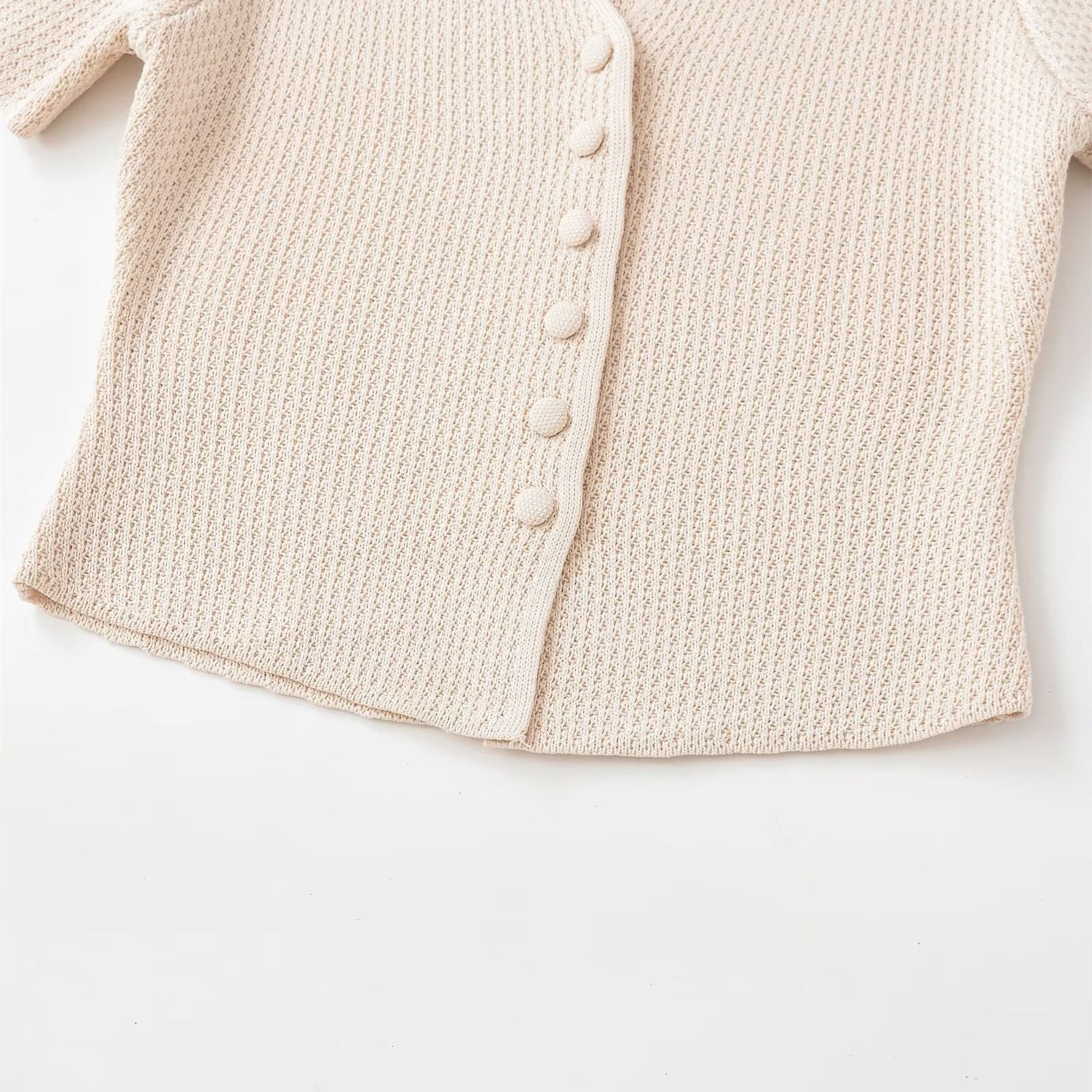Damen Kurzarm Strickjacke mit V-Ausschnitt und feiner Struktur R&B