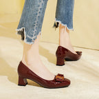 Damen elegante Pumps mit geschmackvollem Schmuckdetail