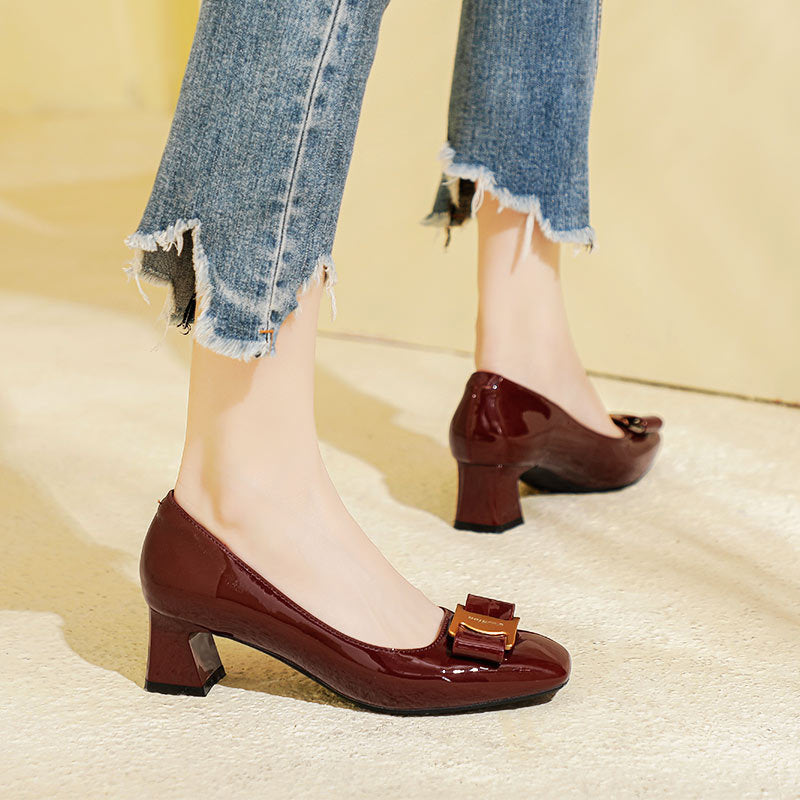 Damen elegante Pumps mit geschmackvollem Schmuckdetail
