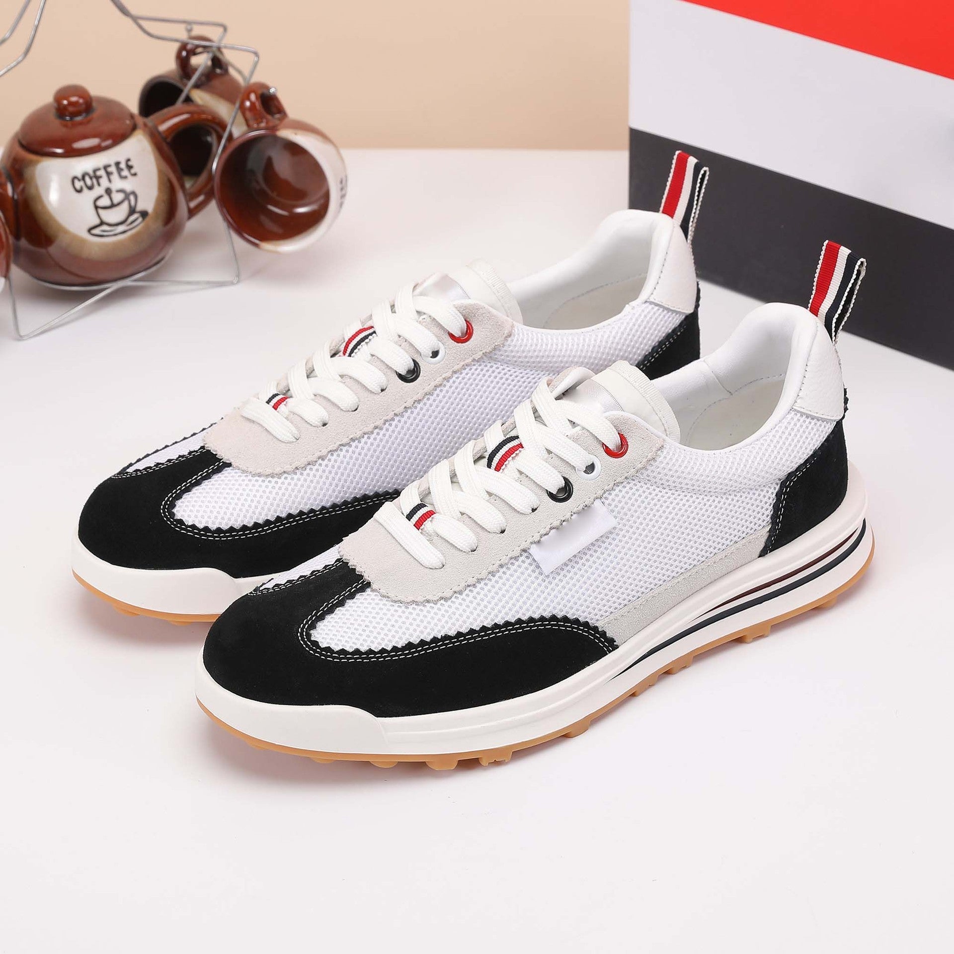 Damen Sportliche Sneaker mit atmungsaktivem Mesh-Obermaterial und dämpfender Sohle R&B