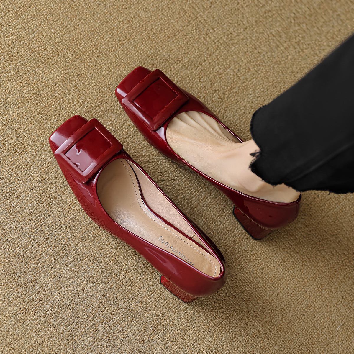 Damen elegante Blockabsatzpumps mit modernem Schnallenakzent