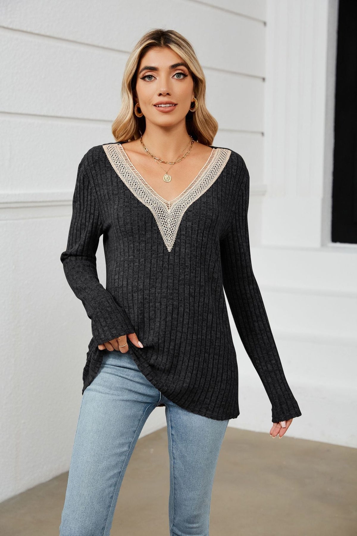 Damen Strickpullover mit V-Ausschnitt und romantischer Spitze R&B