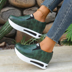 Damen Modische Slip-On Sneakers mit schickem Krokodesign und dämpfendem Fußbett R&B