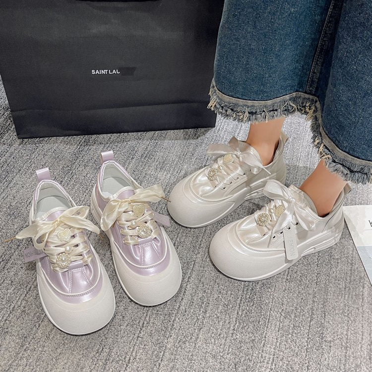 Damen modische Sneakers mit detailverliR&Btem Satinband und glamourösen Applikationen R&B