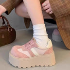 Damen Plattform-Sneaker mit modischem Veloursleder und ergonomischer Sohle R&B
