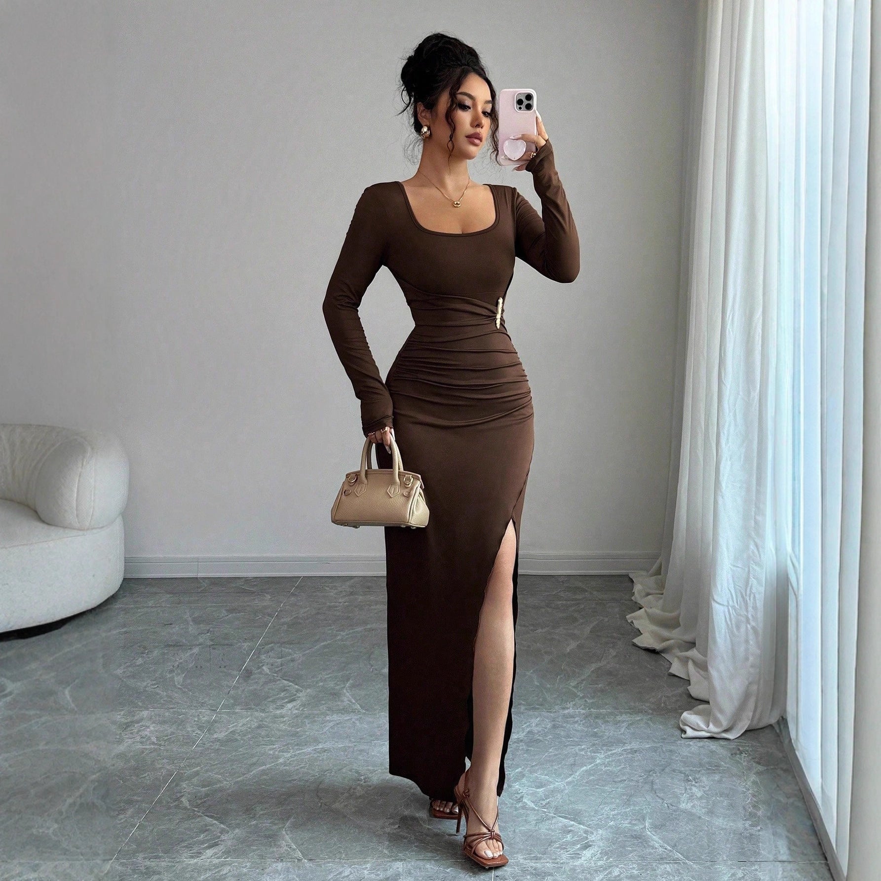 Damen nan körpernahes Maxikleid mit Quadratausschnitt, taillierter Raffung und hohem Seitenschlitz R&B