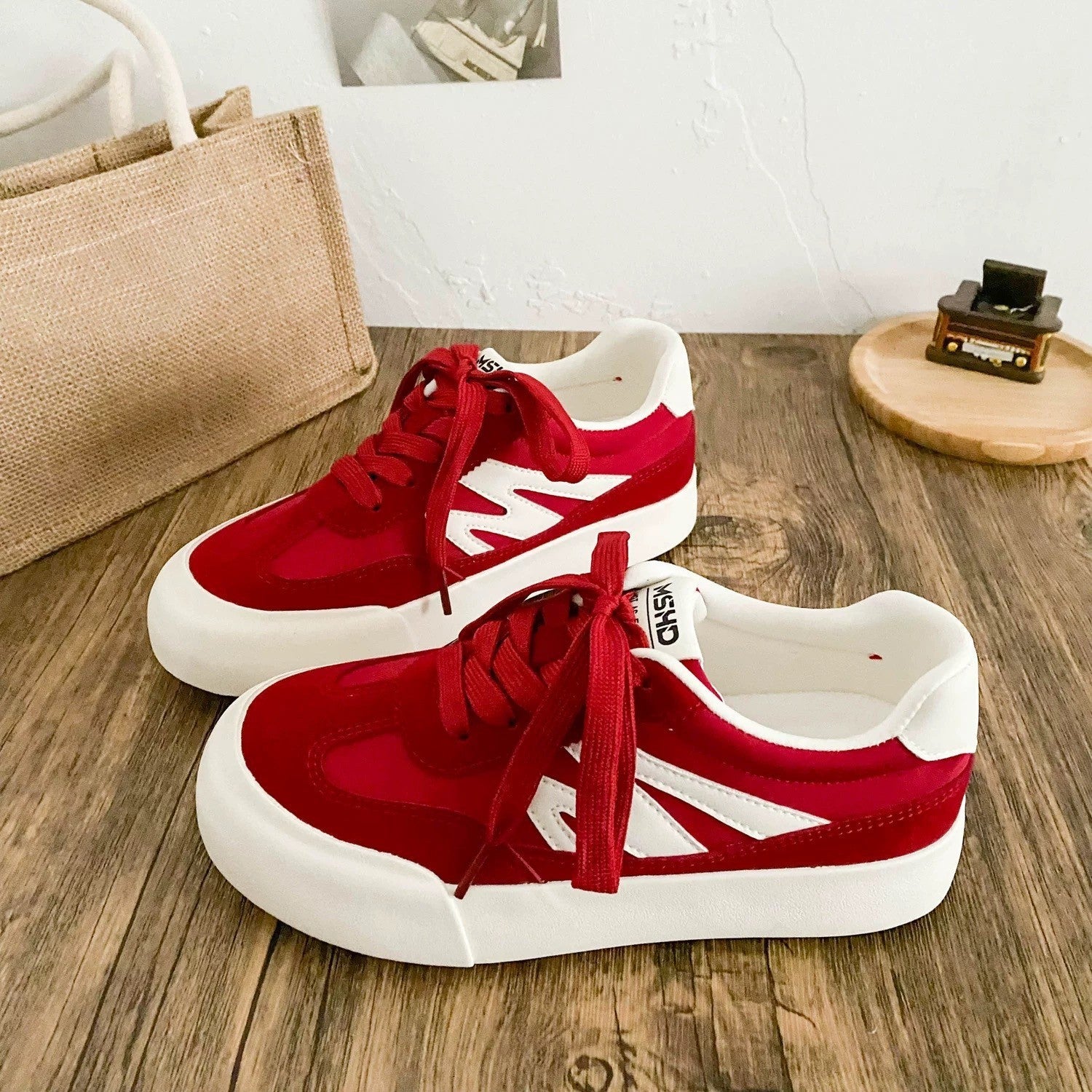 Damen Sneaker im sportlichen Retro-Look mit modischen Akzenten